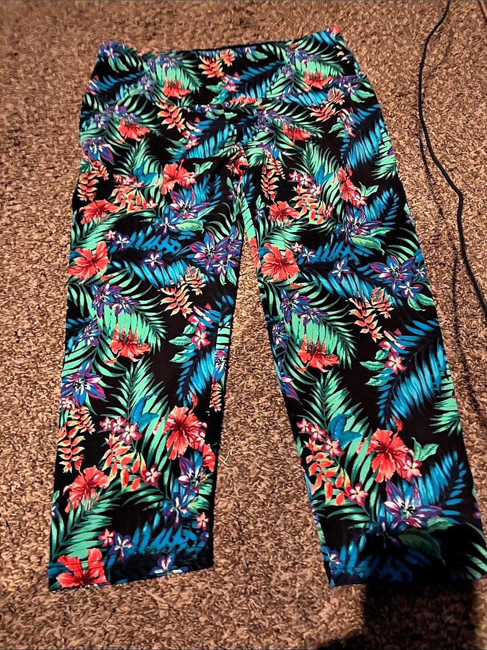 intro. Love the Fit Capri Legging. Floral Black & Green Medium